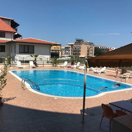 Oasis Aparthotel *